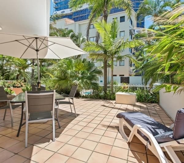 holiday apartments with parking Maroochydore